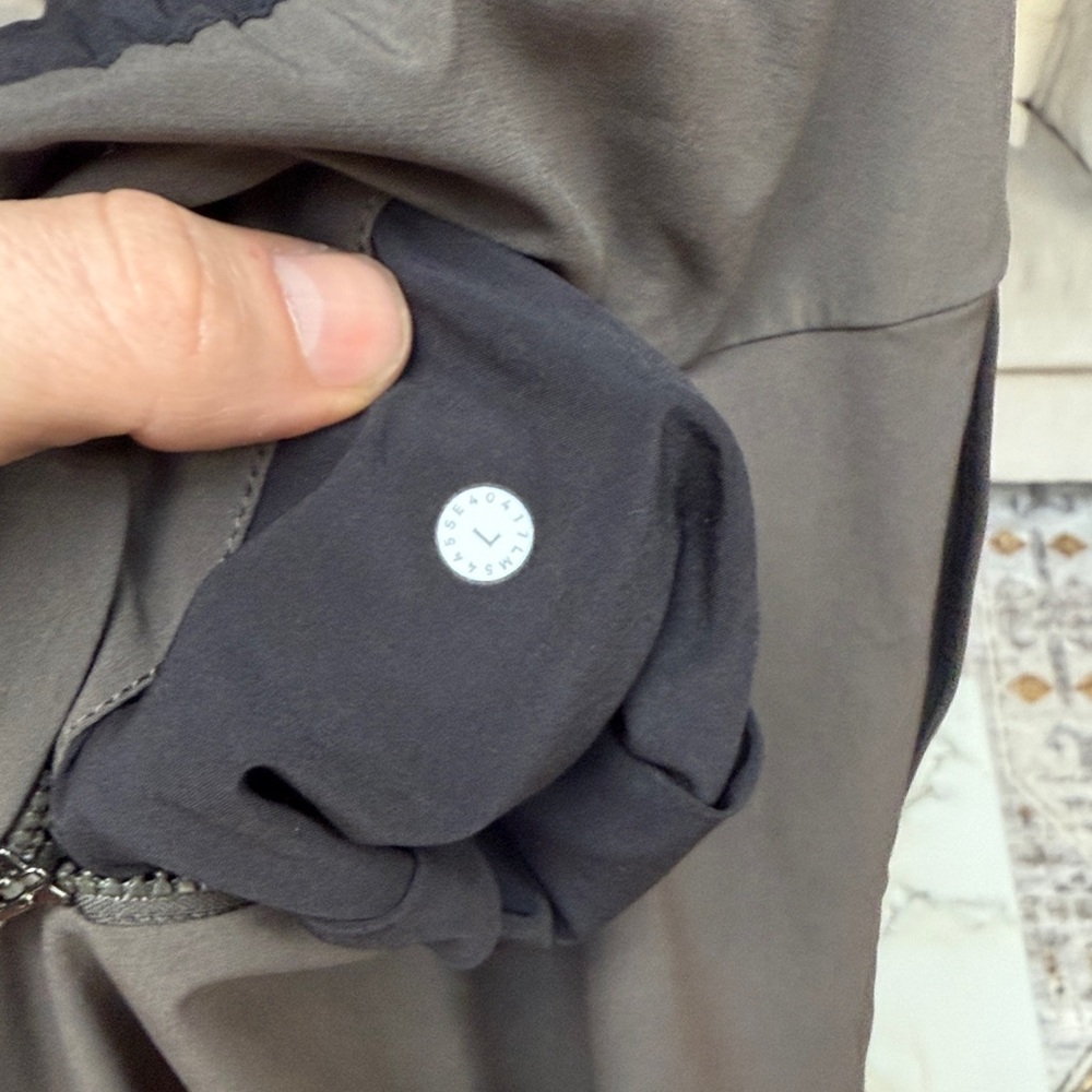 Lululemon hiking pants - Picture 6 of 6